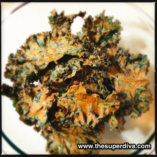 Foodie Monday:  Cheezy Kale Chips!!! *nom nom nom!*